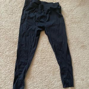 Fabletics 3/4 Compression Pants Size L